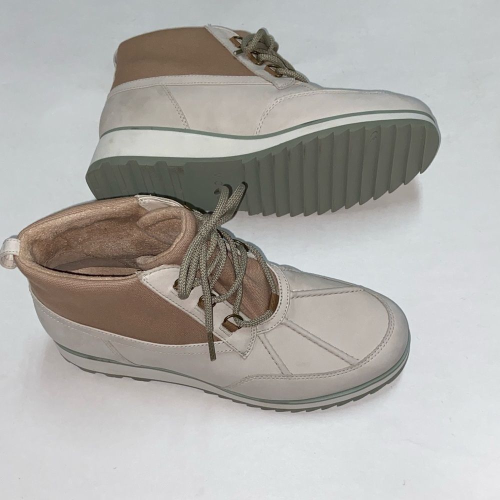 Vionic Nolan Hiking Suede Ankle Boots in Tan and Cream Size 9 US - Picture 4 of 10